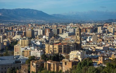 Güzel bir sonbahar gününde, İspanya Malaga panoramik havadan görünümü