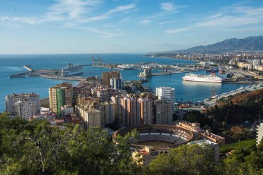 Güzel bir sonbahar gününde, İspanya Malaga panoramik havadan görünümü