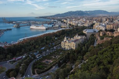 Güzel bir sonbahar gününde, İspanya Malaga panoramik havadan görünümü