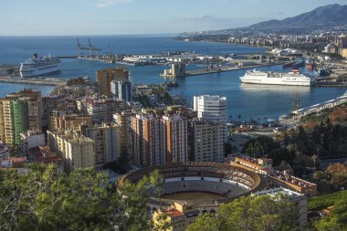 Güzel bir sonbahar gününde, İspanya Malaga panoramik havadan görünümü
