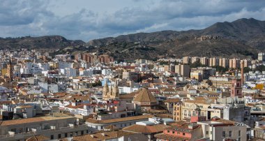 Cityscape Malaga, İspanya'nın havadan görünümü. Malaga Katedrali Andalusia Güney İspanya Malaga şehir Rönesans kilisesidir.