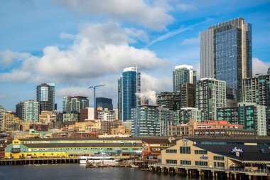Modern binalar ile güneşli gün, Seattle şehir manzarası