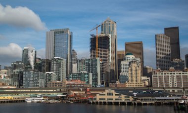 Modern binalar ile güneşli gün, Seattle şehir manzarası