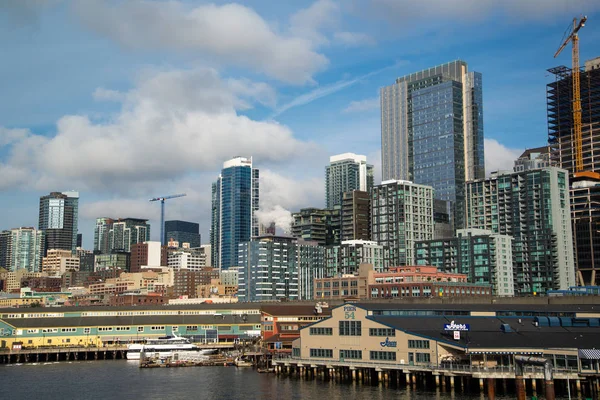 Seattle Skyline Desde Isla Bainbridge Ferry Con Agua — Foto de Stock