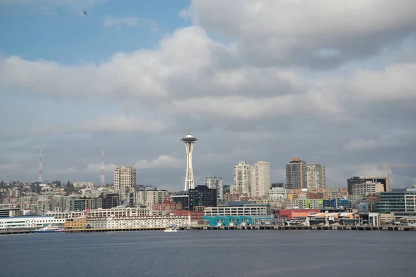 Seattle Skyline Desde Isla Bainbridge Ferry Con Agua — Foto de Stock