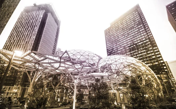 Gün batımı, renk uygulanan, Washington, ABD'deki tonlama, Seattle gökdelenler bakarak.