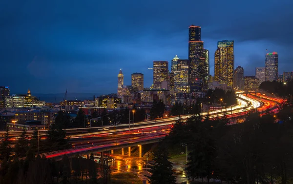 Linha Horizonte Seattle Nascer Sol Durante Tráfego Hora Ponta Com — Fotografia de Stock