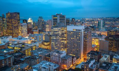 Geceleri San Francisco Skyline, California, Abd. Gün batımında San Francisco şehir merkezi ve iş merkezi