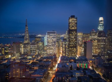 Geceleri San Francisco Skyline, California, Abd. Gün batımında San Francisco şehir merkezi ve iş merkezi