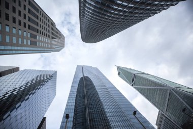 San Francisco'nun Financial District, dramatik perspektif için düşük bir açıdan fotoğrafı Highrises