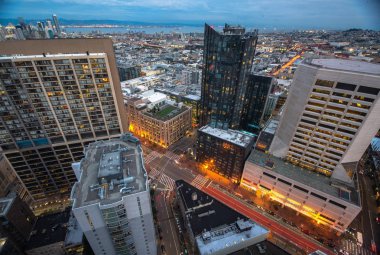 Geceleri San Francisco Skyline, California, Abd. Gün batımında San Francisco şehir merkezi ve iş merkezi
