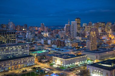 Geceleri San Francisco Skyline, California, Abd. Gün batımında San Francisco şehir merkezi ve iş merkezi