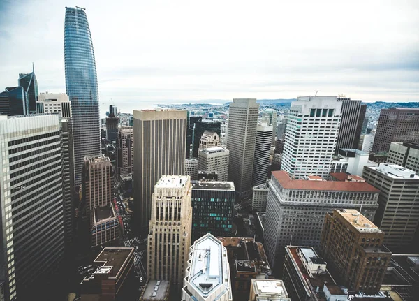 San Francisco City, California, Amerika Birleşik Devletleri içinde gökdelenler Vintage stilize fotoğraf.