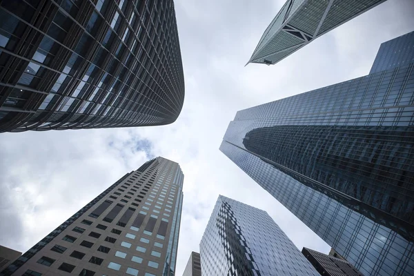 San Francisco'nun Financial District, dramatik perspektif için düşük bir açıdan fotoğrafı Highrises