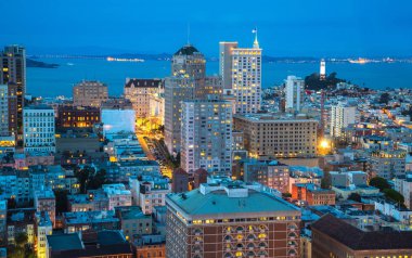 San Francisco şehir merkezi ve Finans Merkezi ile akşam Panoraması