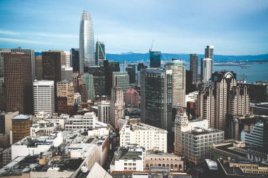 Alacakaranlıkta zaman San Francisco'nun merkezindeki iş merkezinin güzel manzara