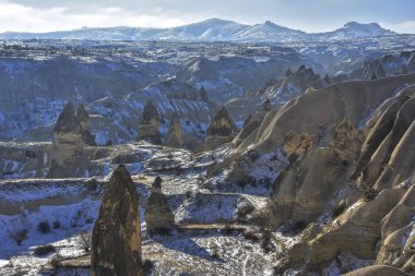 Kışın Kapadokya 'da Goreme' in panoramik manzarası, Türkiye
