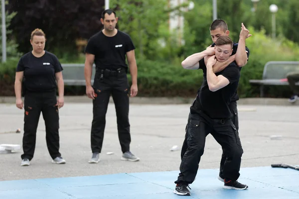 ソフィア ブルガリア 2018 警察大学校スポーツのショーの間に武道を発揮 — ストック写真