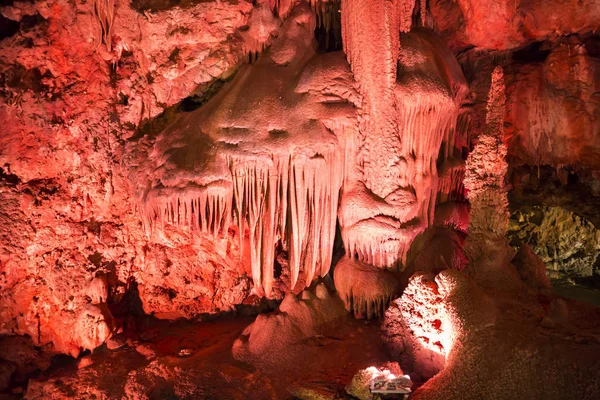 불가리아에서 Venetsa 동굴입니다 화려하 Semiprecious 돌으로 Flowstones 종유석과 Stalagmites 생생한 — 스톡 사진