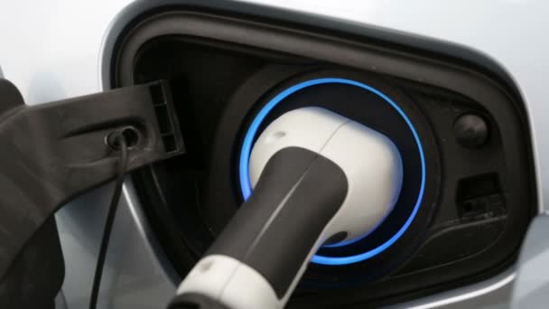 Electric Car Charger Plugged Electric Vehicle Zoom Out — Stock Video