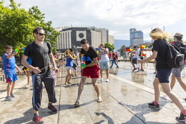 Sofia Bulgaria July 2017 Children Adults Participate Fight Water Guns — Stock Photo, Image