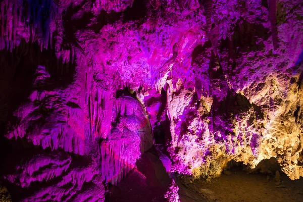 Cueva Venetsa Bulgaria Hermosa Cueva Colorida Iluminada Llena Piedras Ónix —  Fotos de Stock