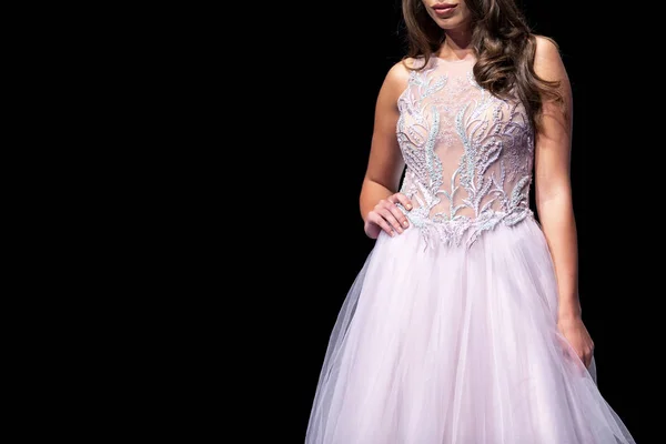 Modelo Femenino Camina Por Pasarela Vestido Rosa Aislado Sobre Fondo —  Fotos de Stock