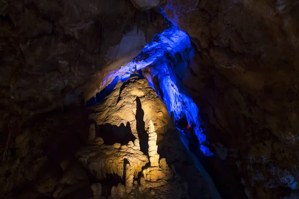 Cueva Venetsa Bulgaria Hermosa Cueva Colorida Iluminada Llena Piedras Ónix — Foto de Stock