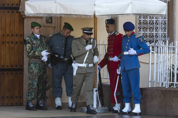 Rabat Morocco November 2018 Military Guards Stand Front Entrance Dar — Stock Photo, Image