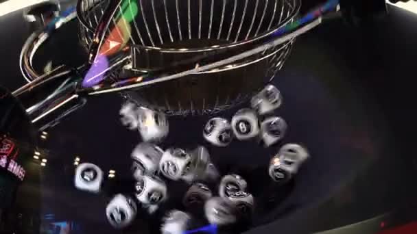 Boules Loterie Noires Blanches Dans Une Machine Bingo Rotative Balles — Video