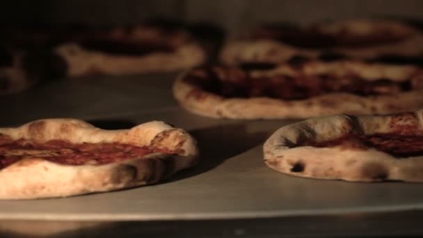 Pizza Gebakken Een Moderne Roterende Elektrische Oven — Stockvideo