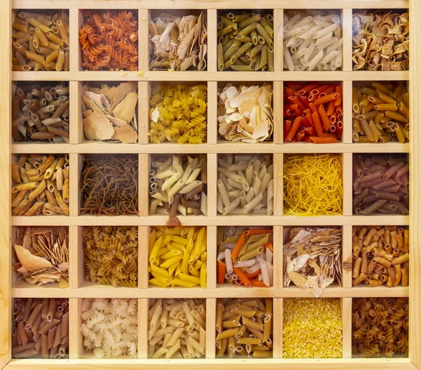 Soorten Italiaanse Pasta Collectie Diverse Kleuren Pasta Van Boven Gezien — Stockfoto