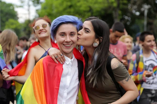 Sofia Bulgaria Giugno 2018 Ragazze Baciano Durante Parata Annuale Dell — Foto Stock