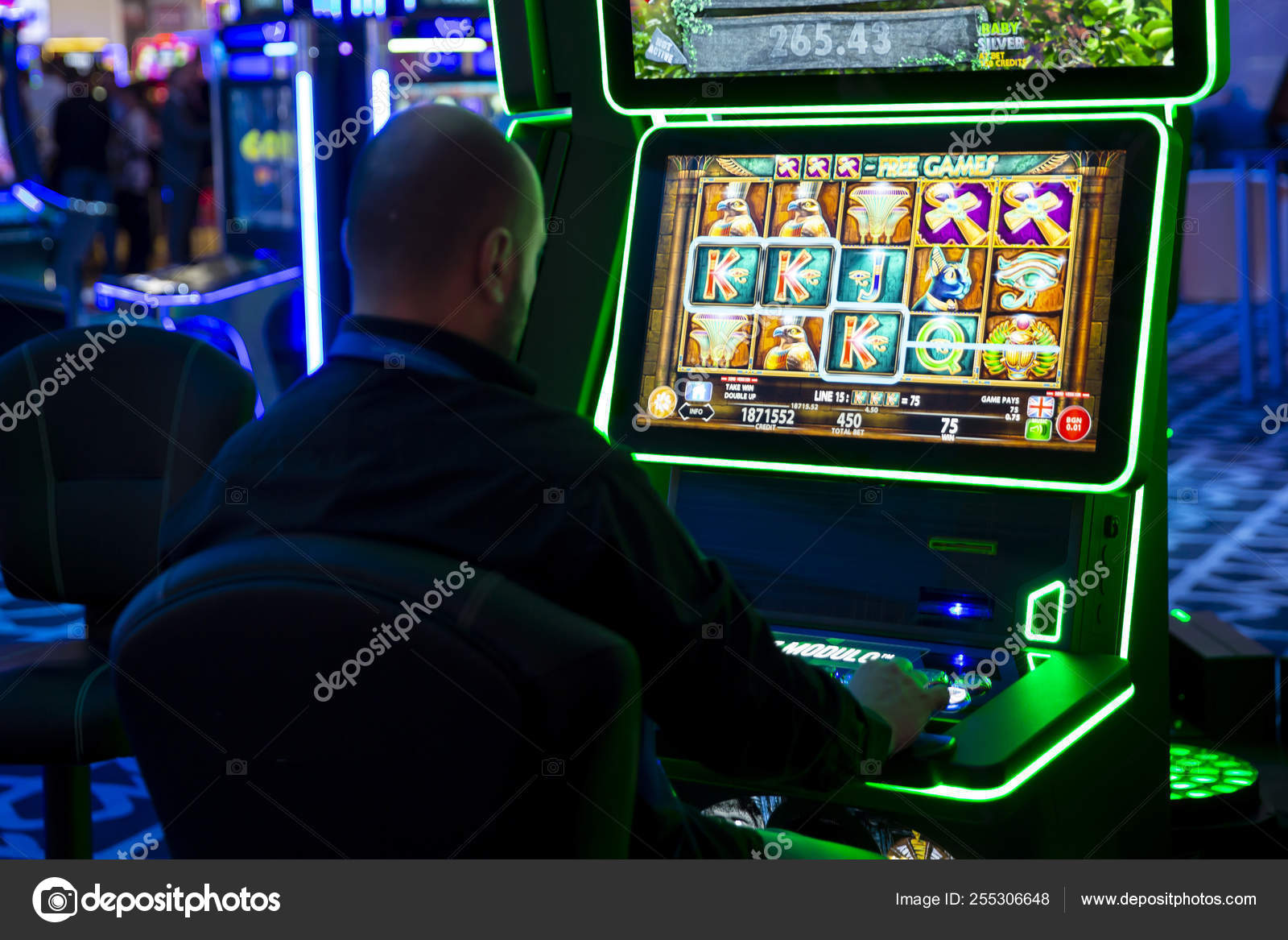 在赌场的老虎机—— 库存社论照片© Belish #255306648