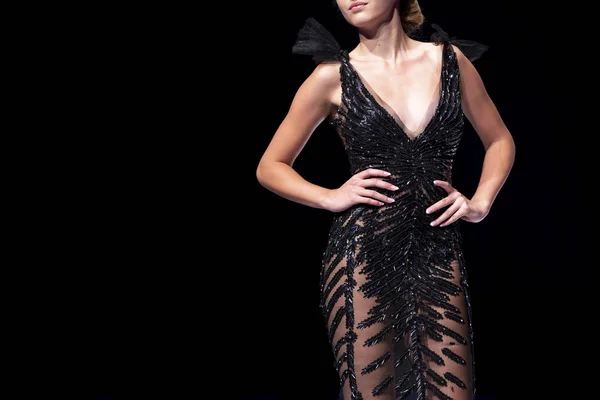 Fashion catwalk runway show single female model — Stock Photo, Image