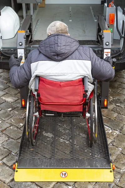 Minibus voor gehandicapten — Stockfoto