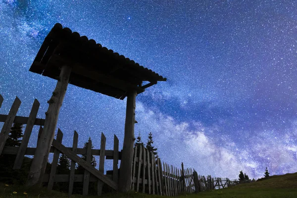 Голубой Млечный Путь падающие звезды — стоковое фото