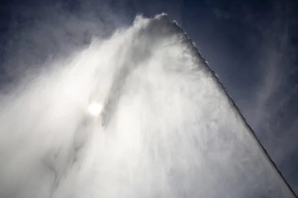 The Jet d'Eau (Water-Jet) in Geneva, Switzerland — Stock Photo, Image