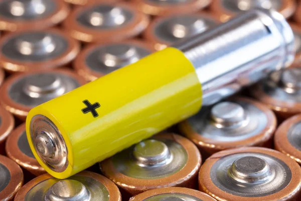 Meerdere AA-en AAA-batterijen — Stockfoto