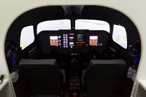 Gevechtsvliegtuig simulator training room — Stockfoto