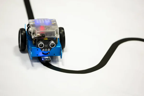 Robô self-made por estudante Iniciar — Fotografia de Stock
