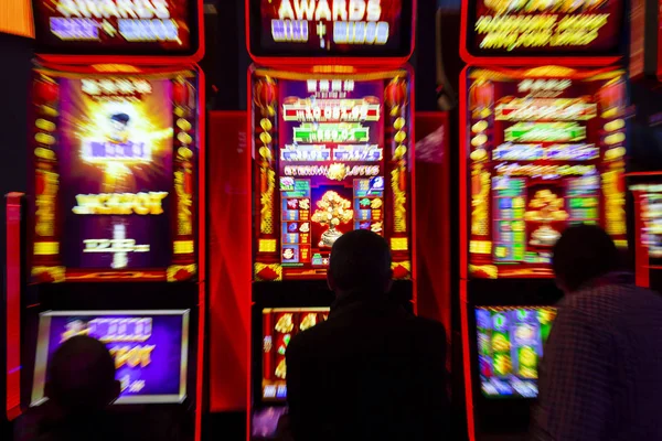 Máquinas tragamonedas en casino — Foto de Stock