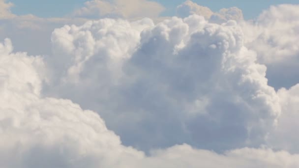 Nuvens Brancas São Vistas Contra Céu Azul — Vídeo de Stock