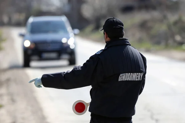 Policier Uniforme Gendarmery Arrête Une Voiture Pour Contrôle Routier — Photo