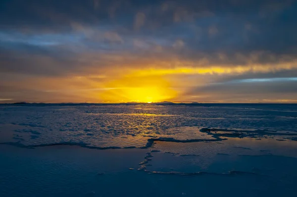 美丽的夕阳西下盐滩 — 图库照片
