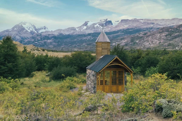 A lonely wooden church in the wild — Stock Photo, Image