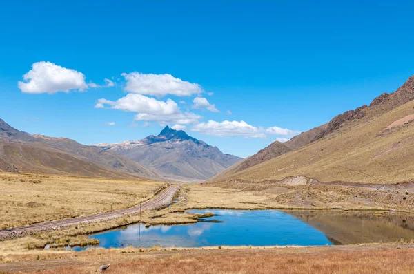 Mountains and lakes of the Andes — Stock Photo, Image