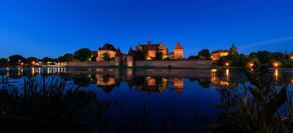 Teutonic Castle Malbork Reflected Water Evening Time — Stock Photo, Image