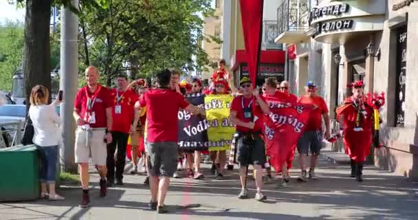 Kaliningrado Rússia Junho 2018 Fãs Belgas Fantasiados Estão Cantando Suas — Vídeo de Stock