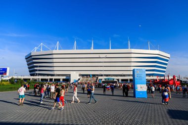 Kaliningrad, Rusya - 28 Haziran 2018: Kalabalık fanlar Kaliningrad Stadyumu FIFA Dünya Kupası 2018 sırasında arka plan üzerinde